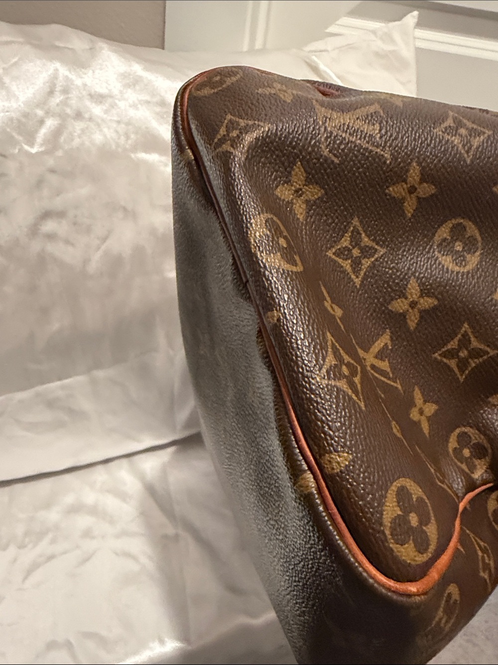 AUTHENTIC Louis Vuitton Monogram Speedy 35 - Preowned - Picture 5 of 13